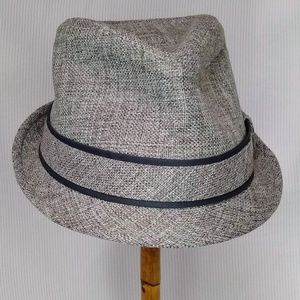 Grey Trilby, Retro 7